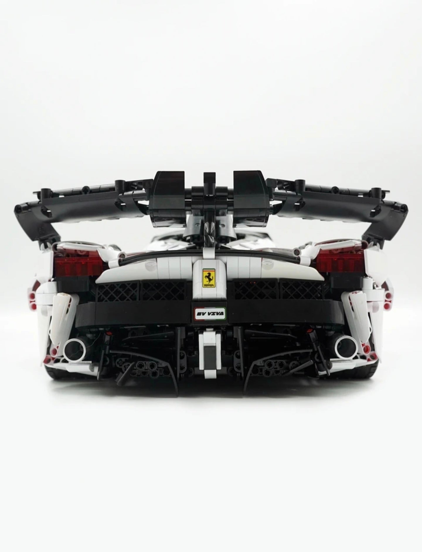 Custom Tuning Ferrari Lafa Baked White Jaeger Sports Car ,1:8 Sports Car Model（4739+PCS）